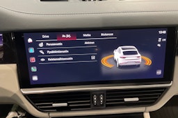 met. sininen Porsche Cayenne 2023 kuva 14.