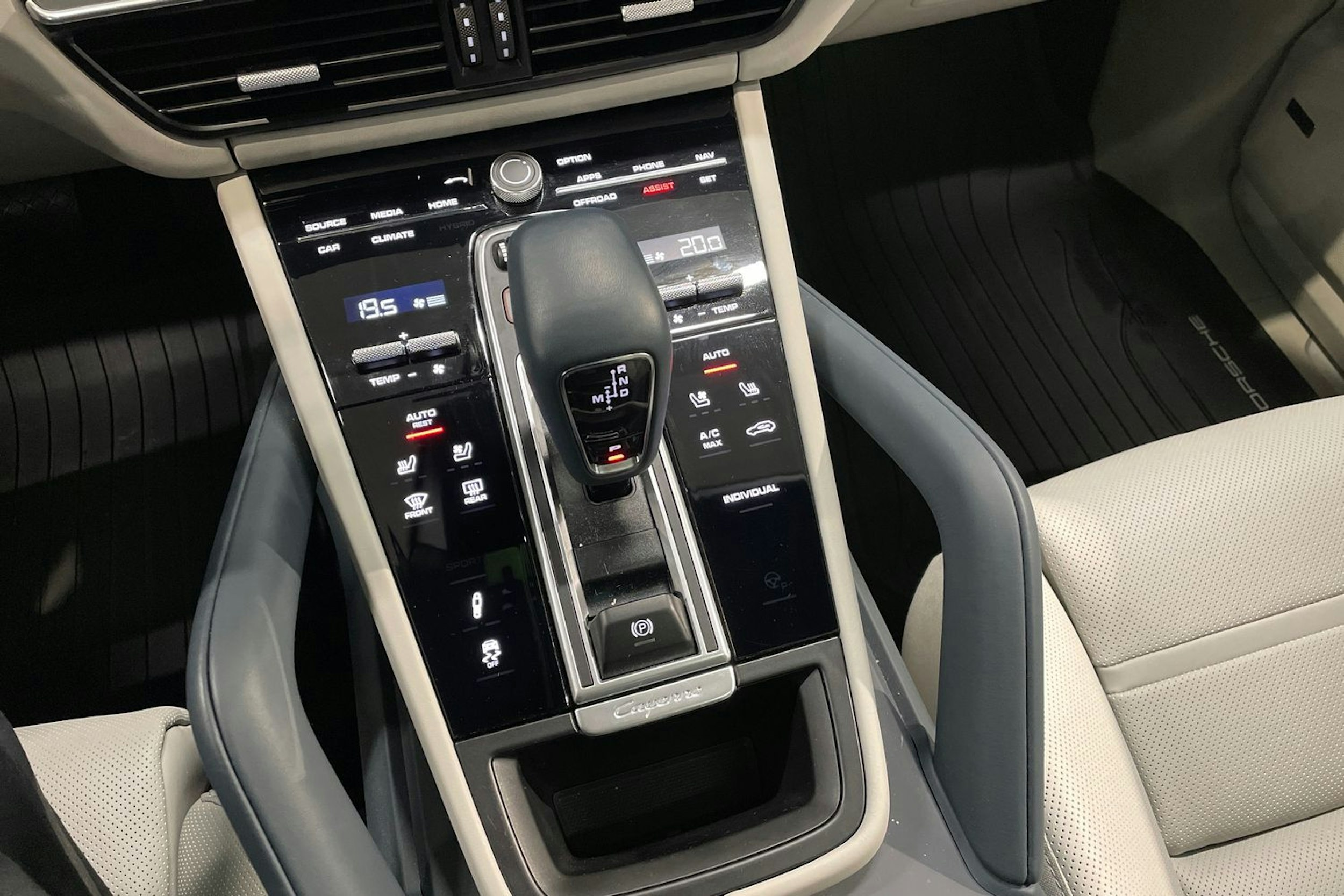 met. sininen Porsche Cayenne 2023 kuva 15.