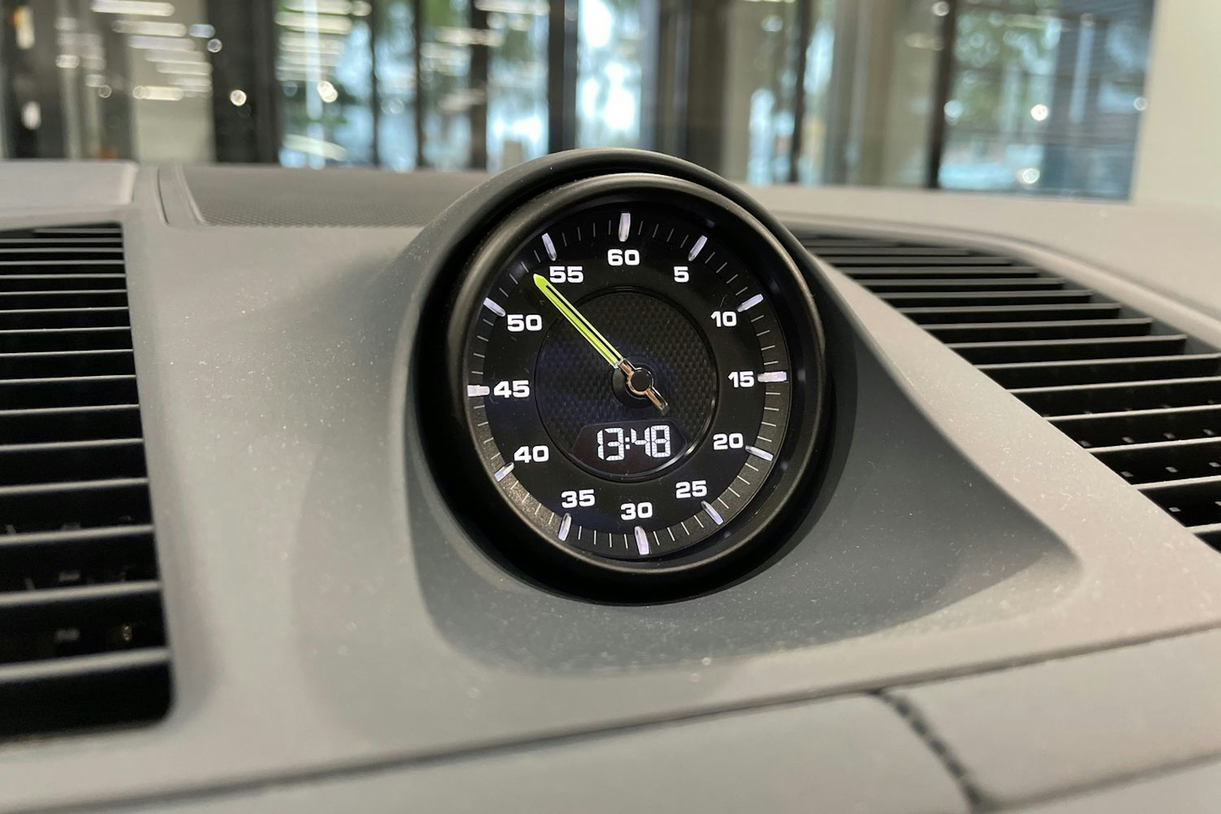met. sininen Porsche Cayenne 2023 kuva 16.