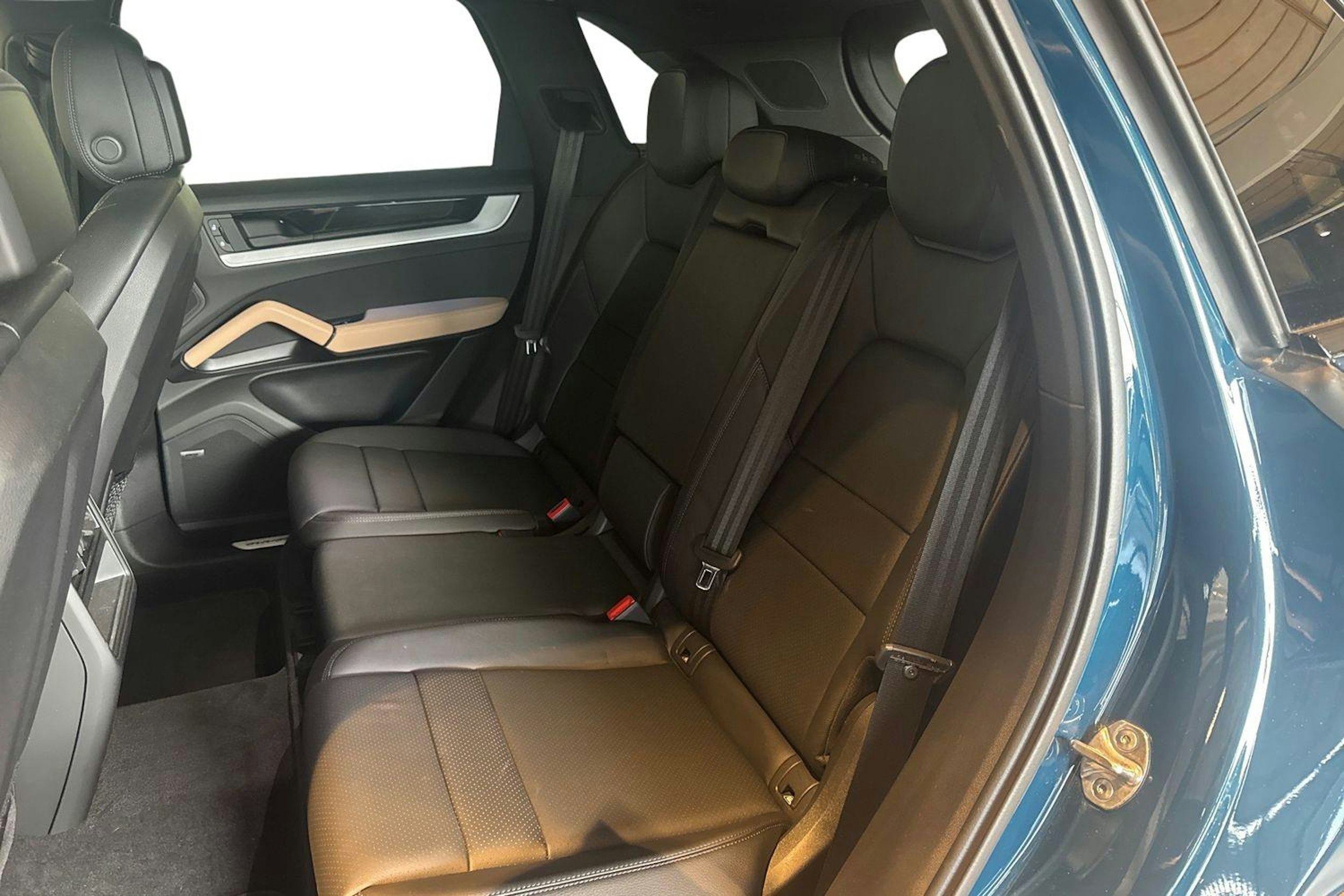 sininen Porsche Cayenne 2023 kuva 8.
