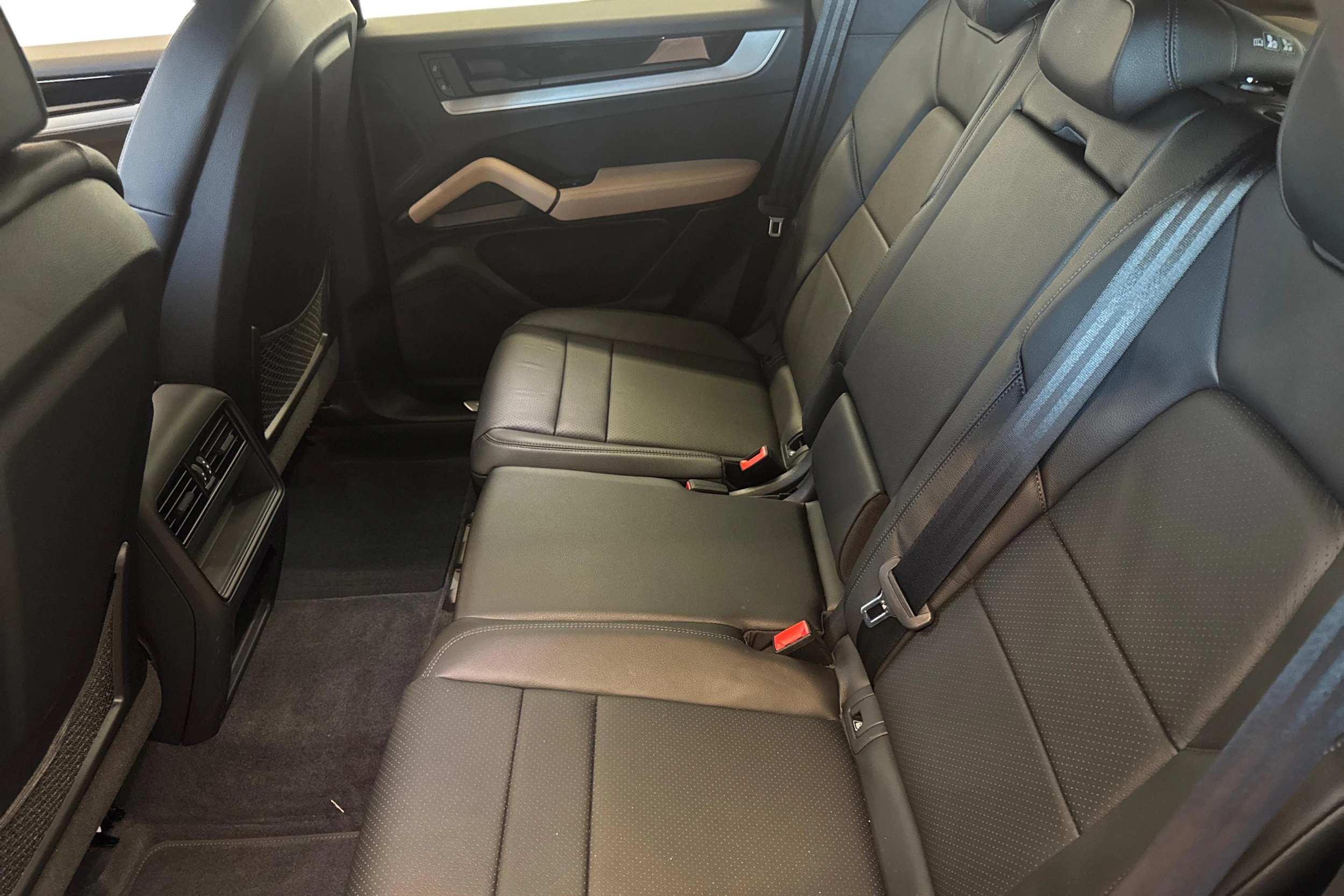 Sininen Porsche Cayenne 2023 kuva 8.