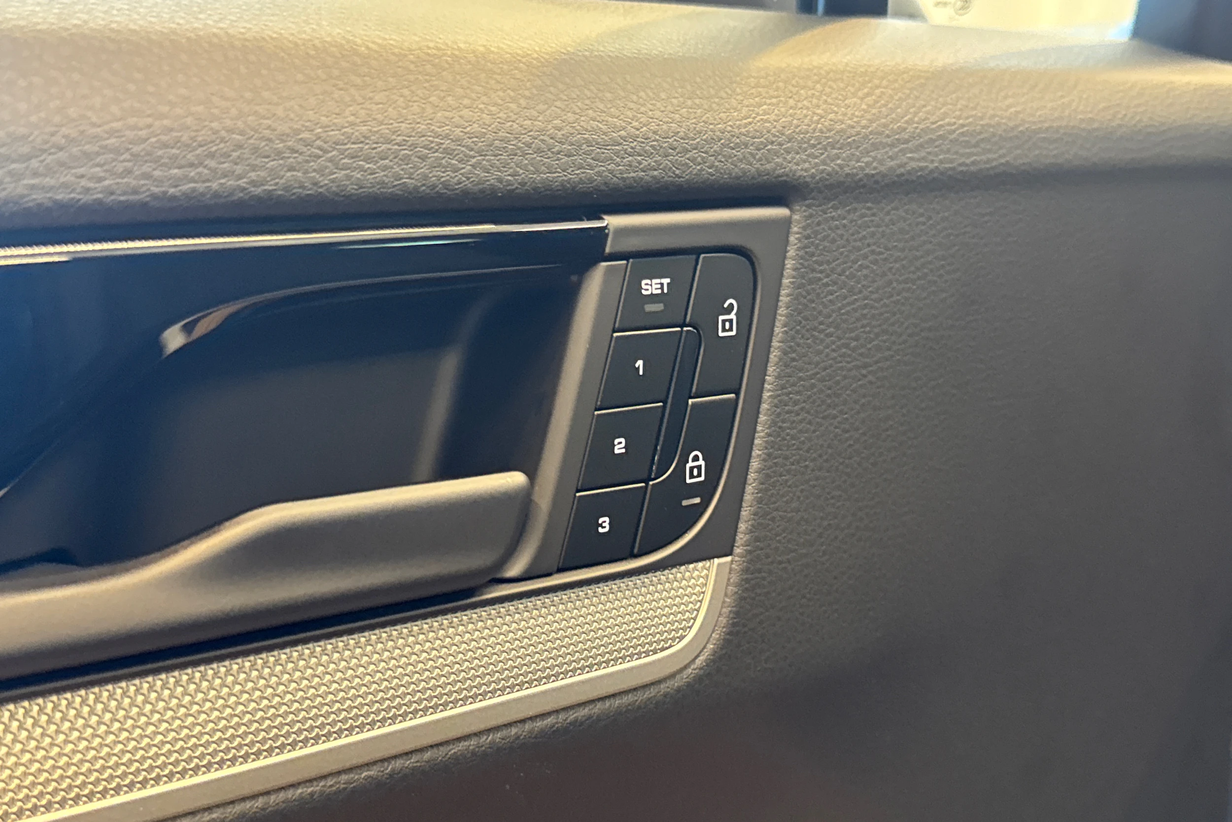 Sininen Porsche Cayenne 2023 kuva 11.