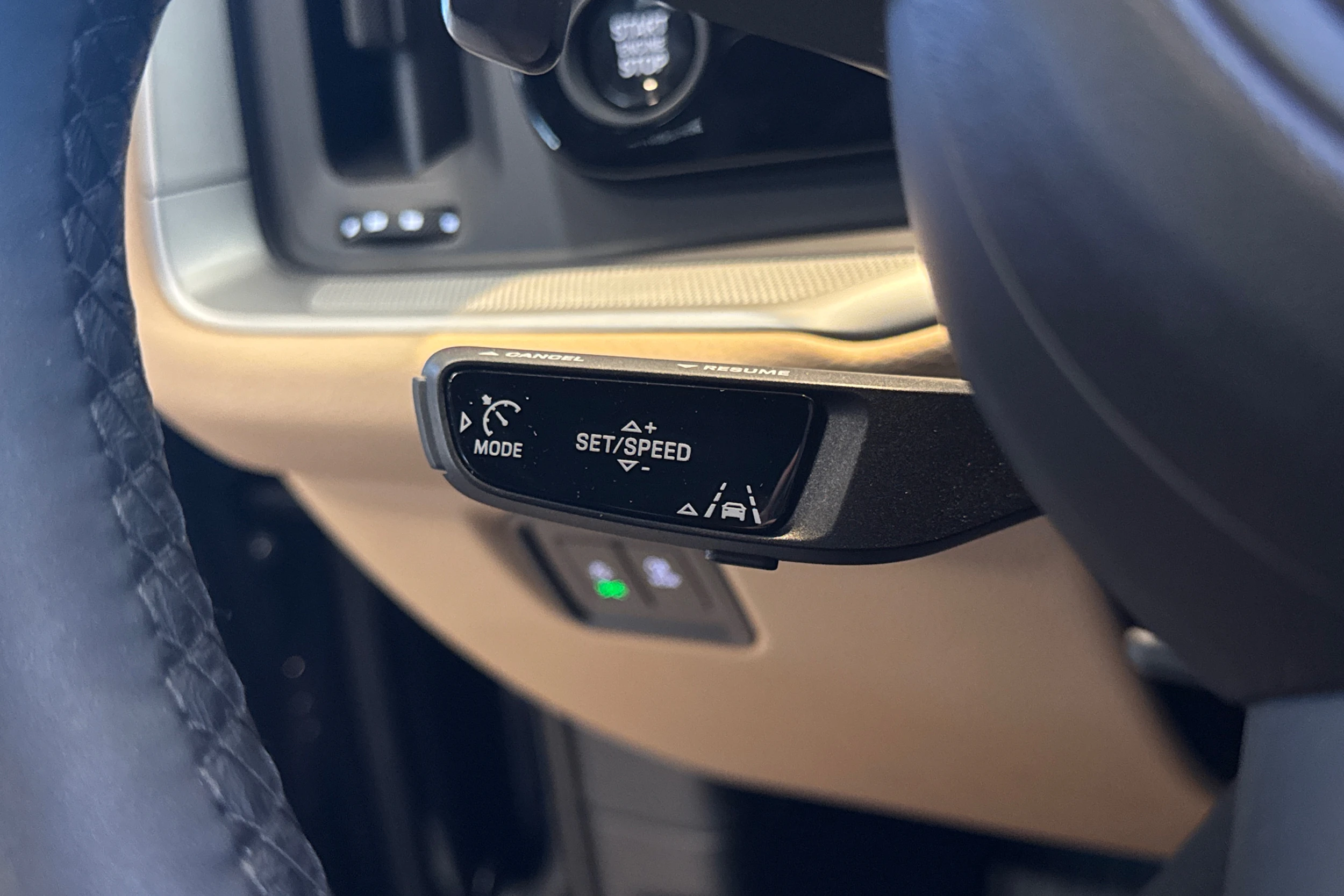 Sininen Porsche Cayenne 2023 kuva 13.