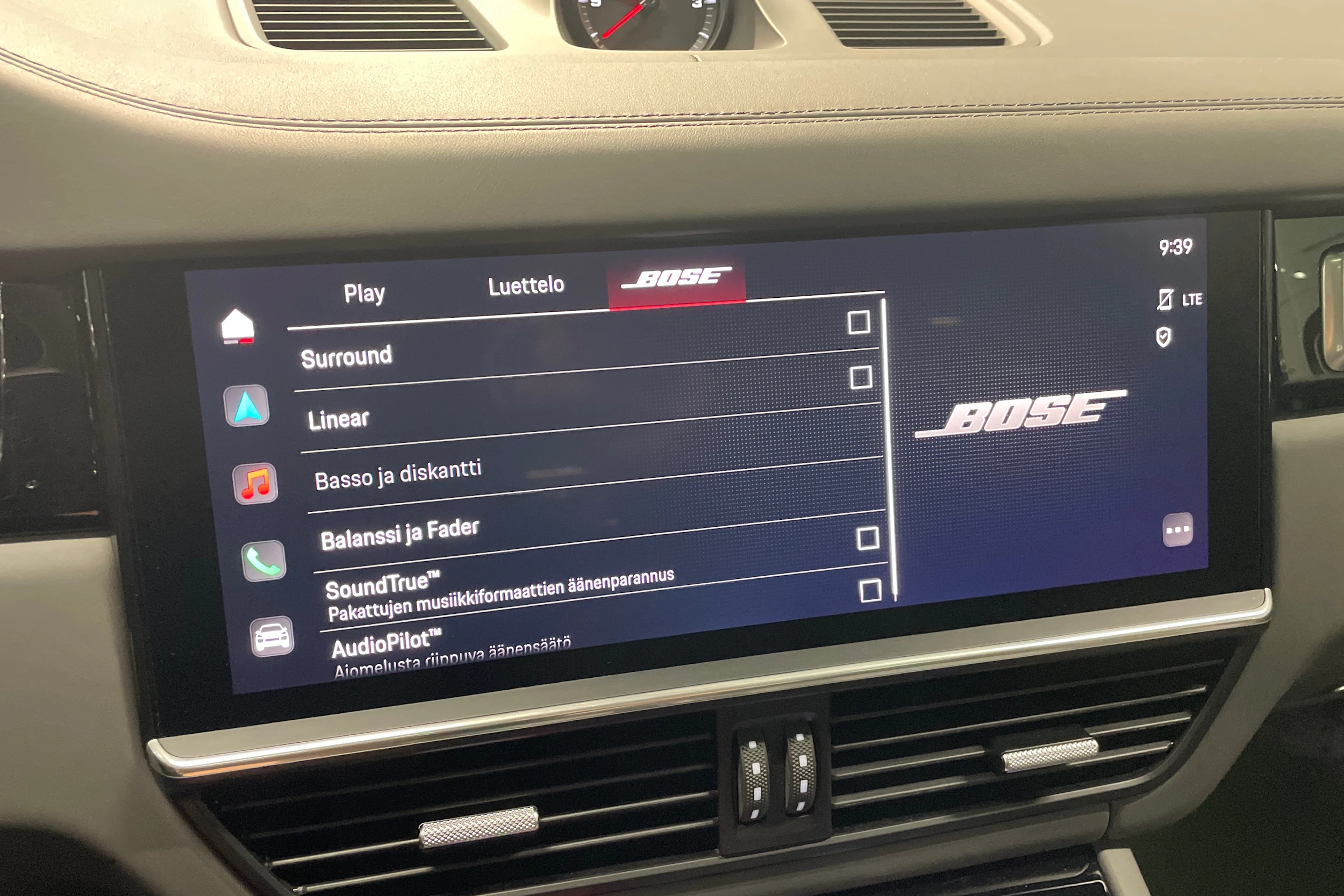harmaa Porsche Cayenne 2023 kuva 12.