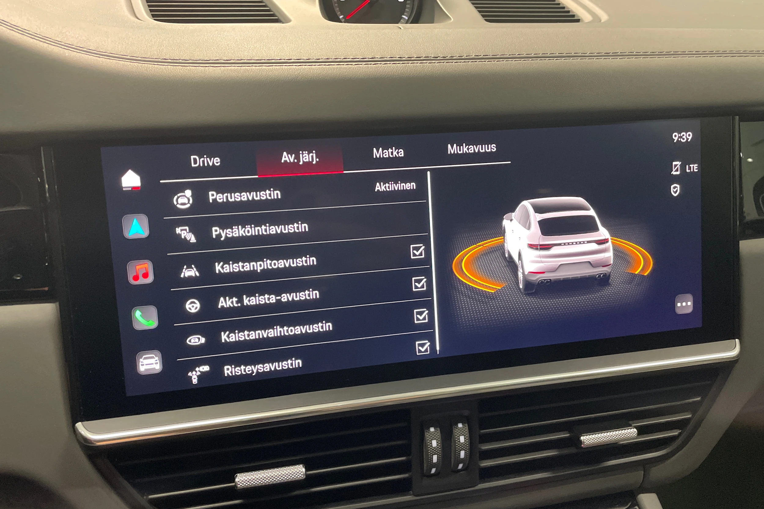 harmaa Porsche Cayenne 2023 kuva 14.