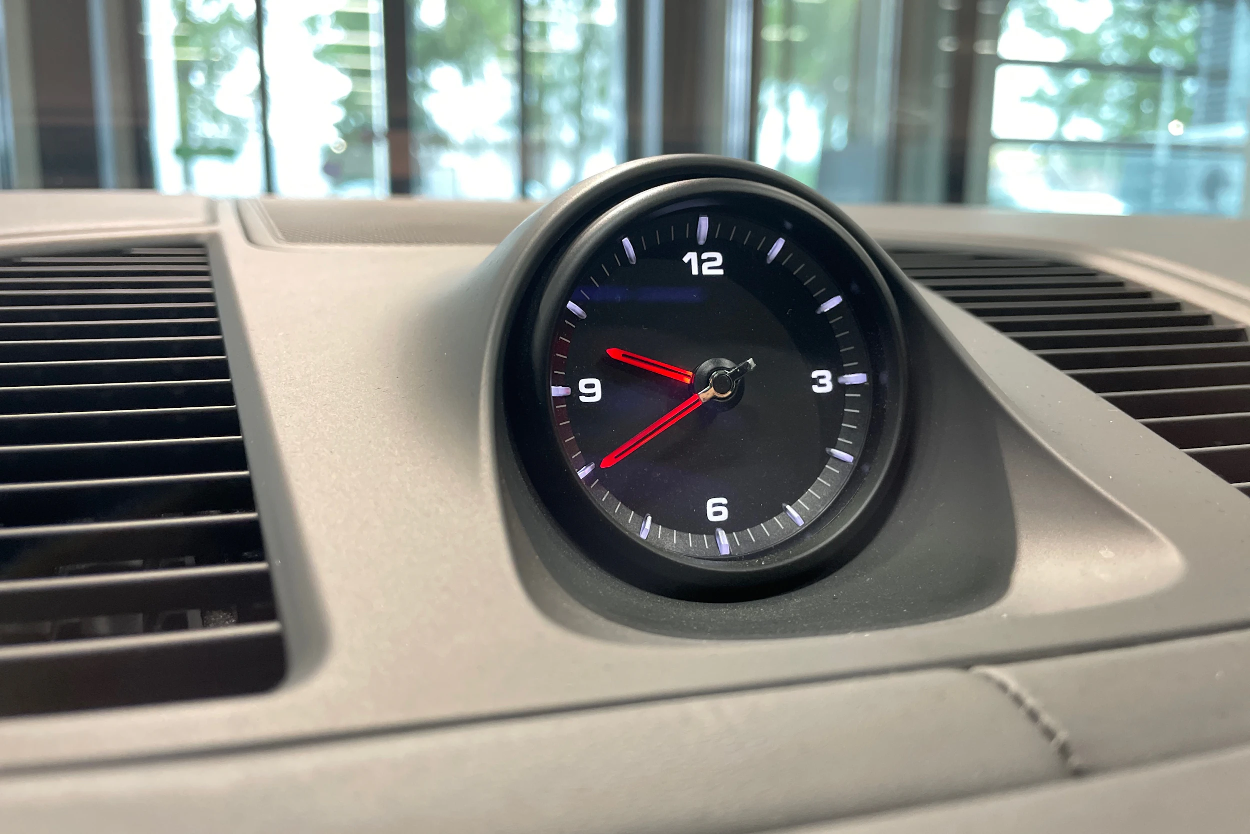 harmaa Porsche Cayenne 2023 kuva 16.