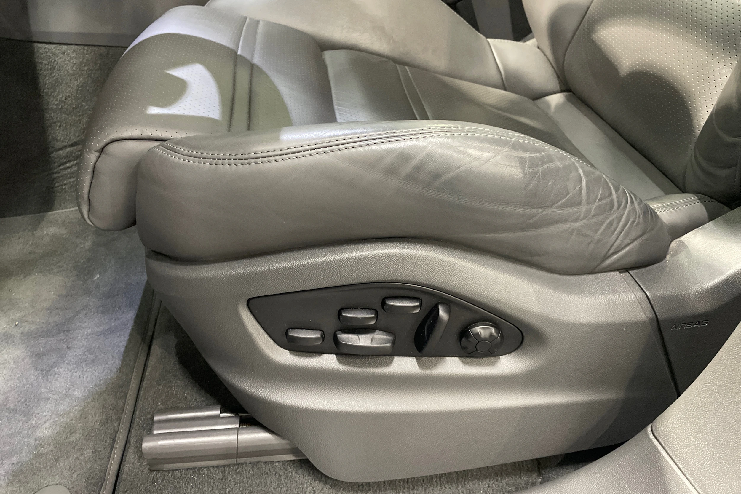 harmaa Porsche Cayenne 2023 kuva 20.
