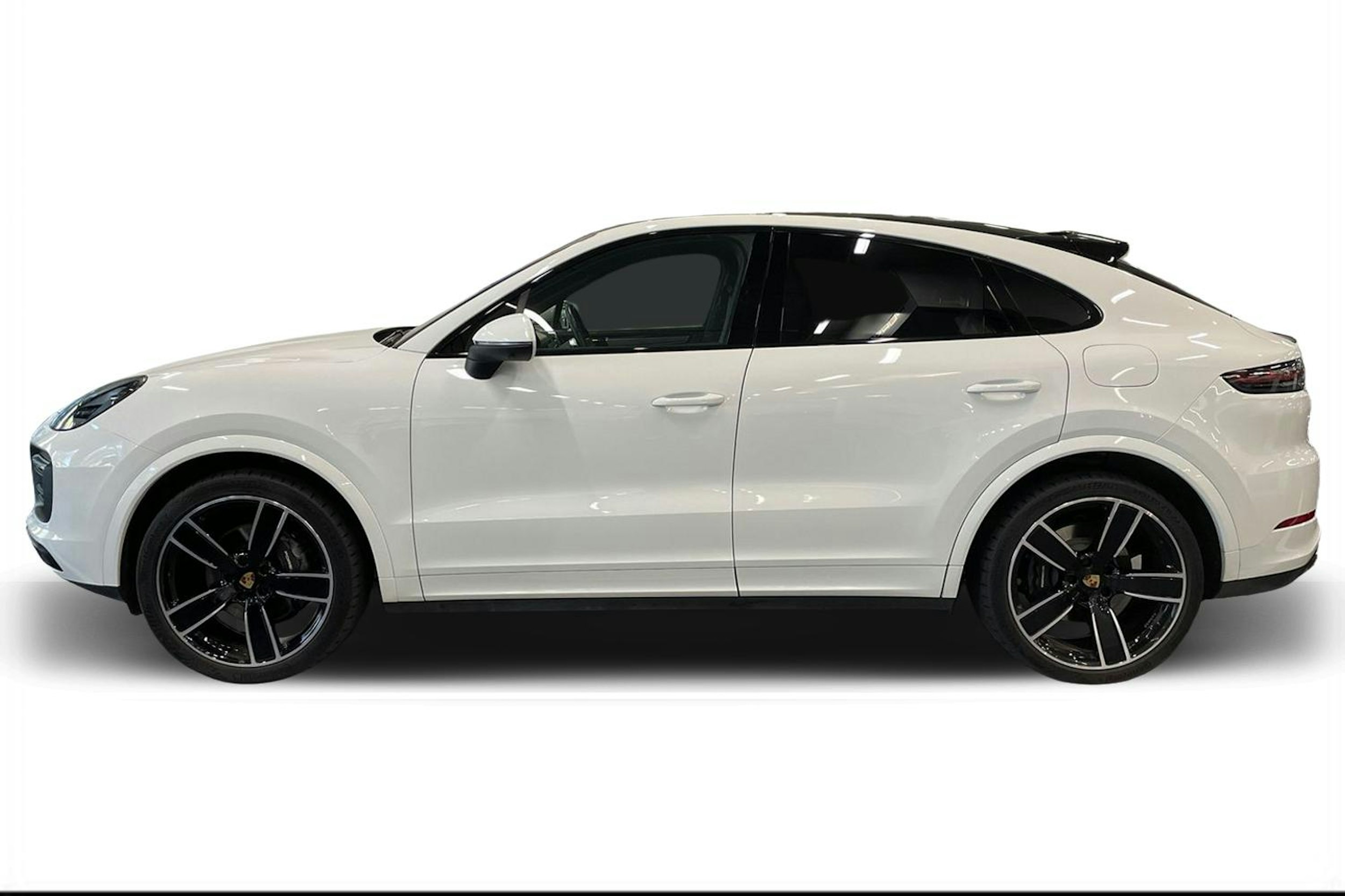 valkoinen Porsche Cayenne 2023 kuva 5.