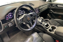valkoinen Porsche Cayenne 2023 kuva 6.