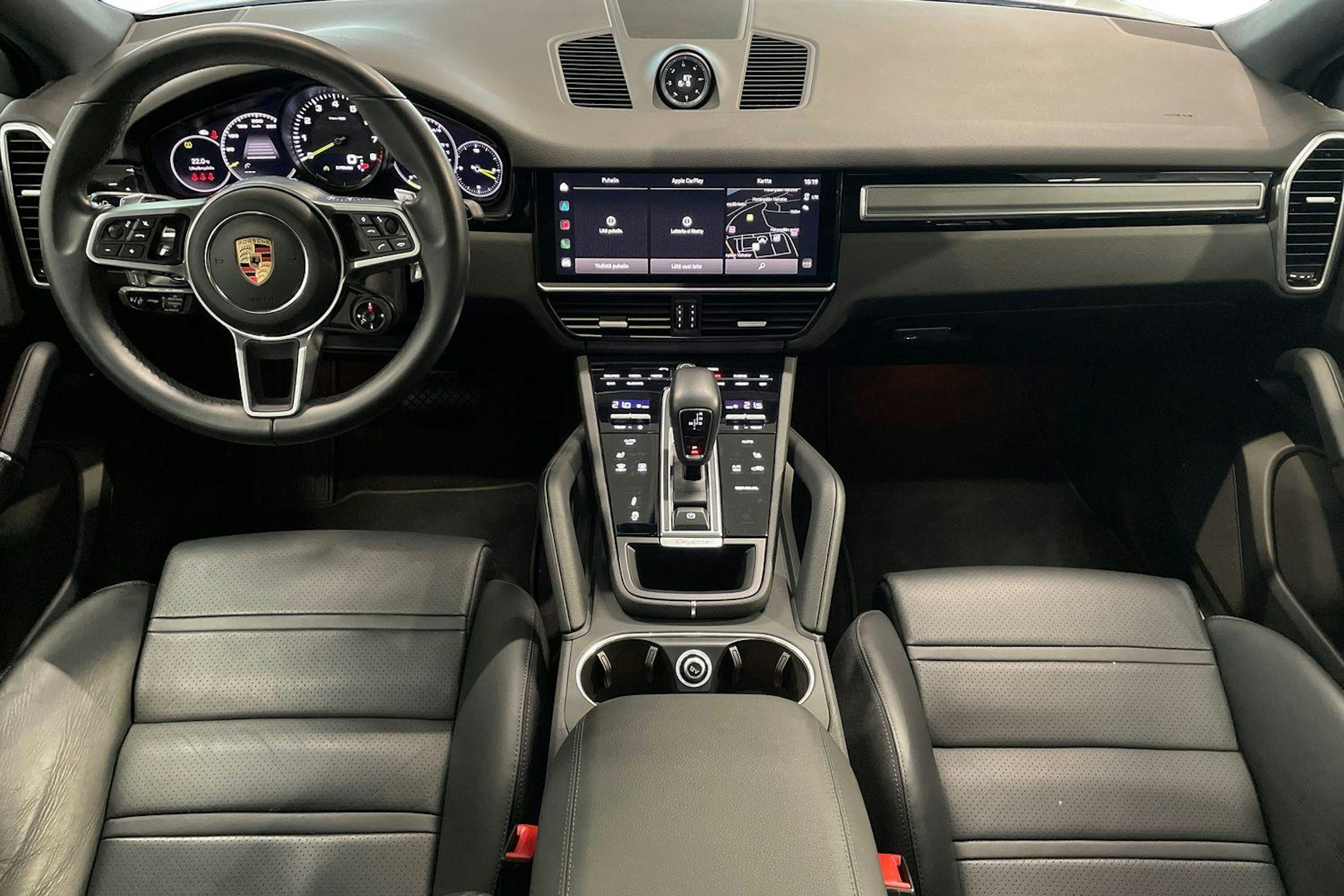 valkoinen Porsche Cayenne 2023 kuva 7.