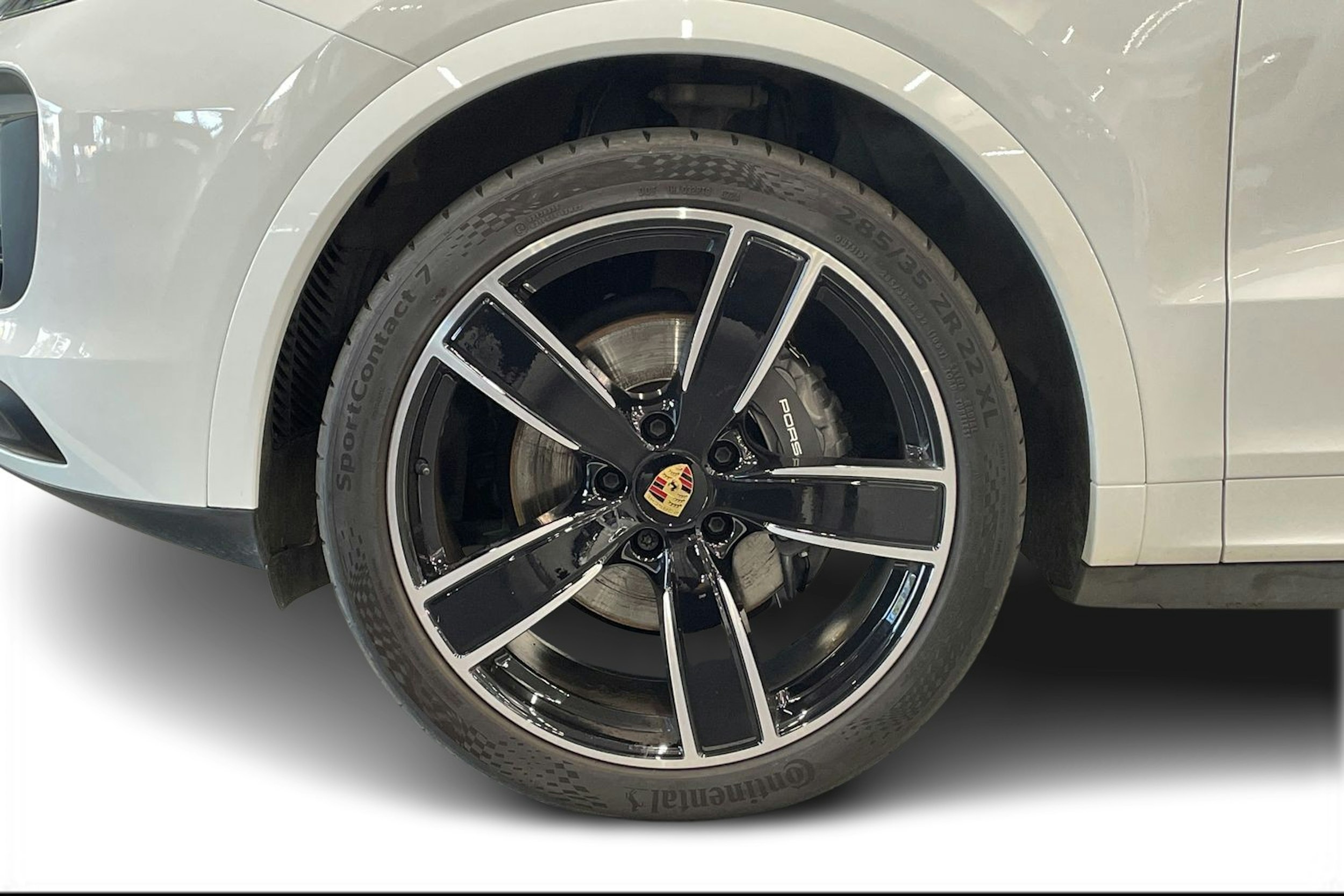 valkoinen Porsche Cayenne 2023 kuva 9.
