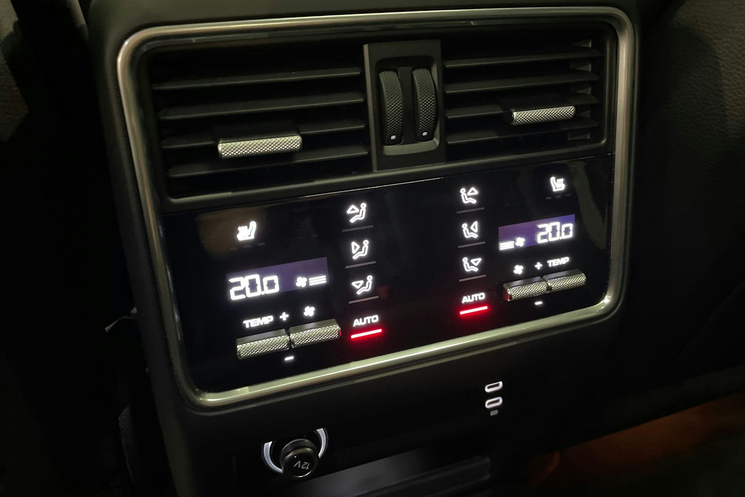 valkoinen Porsche Cayenne 2023 kuva 10.