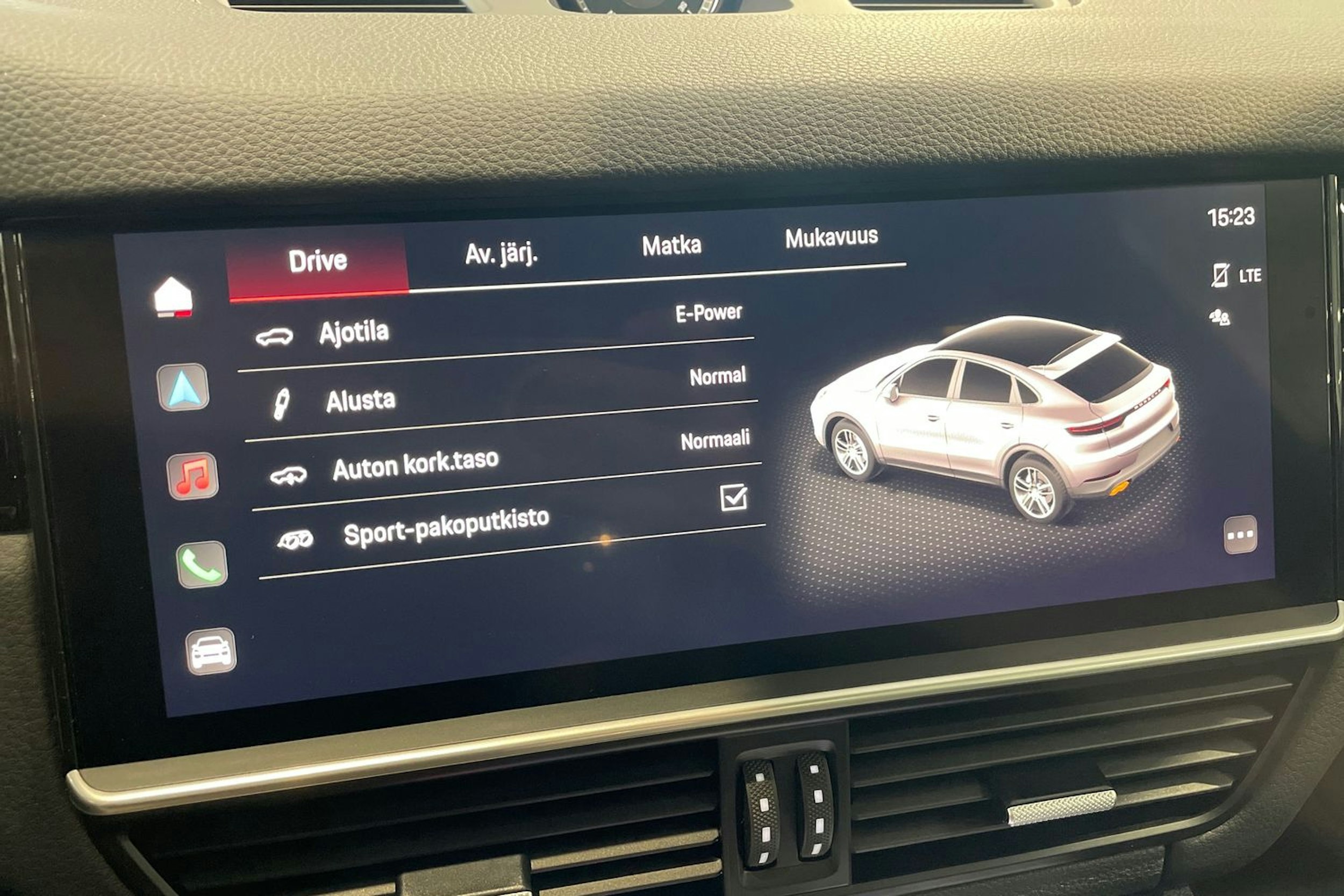 valkoinen Porsche Cayenne 2023 kuva 13.