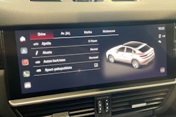 valkoinen Porsche Cayenne 2023 kuva 13.