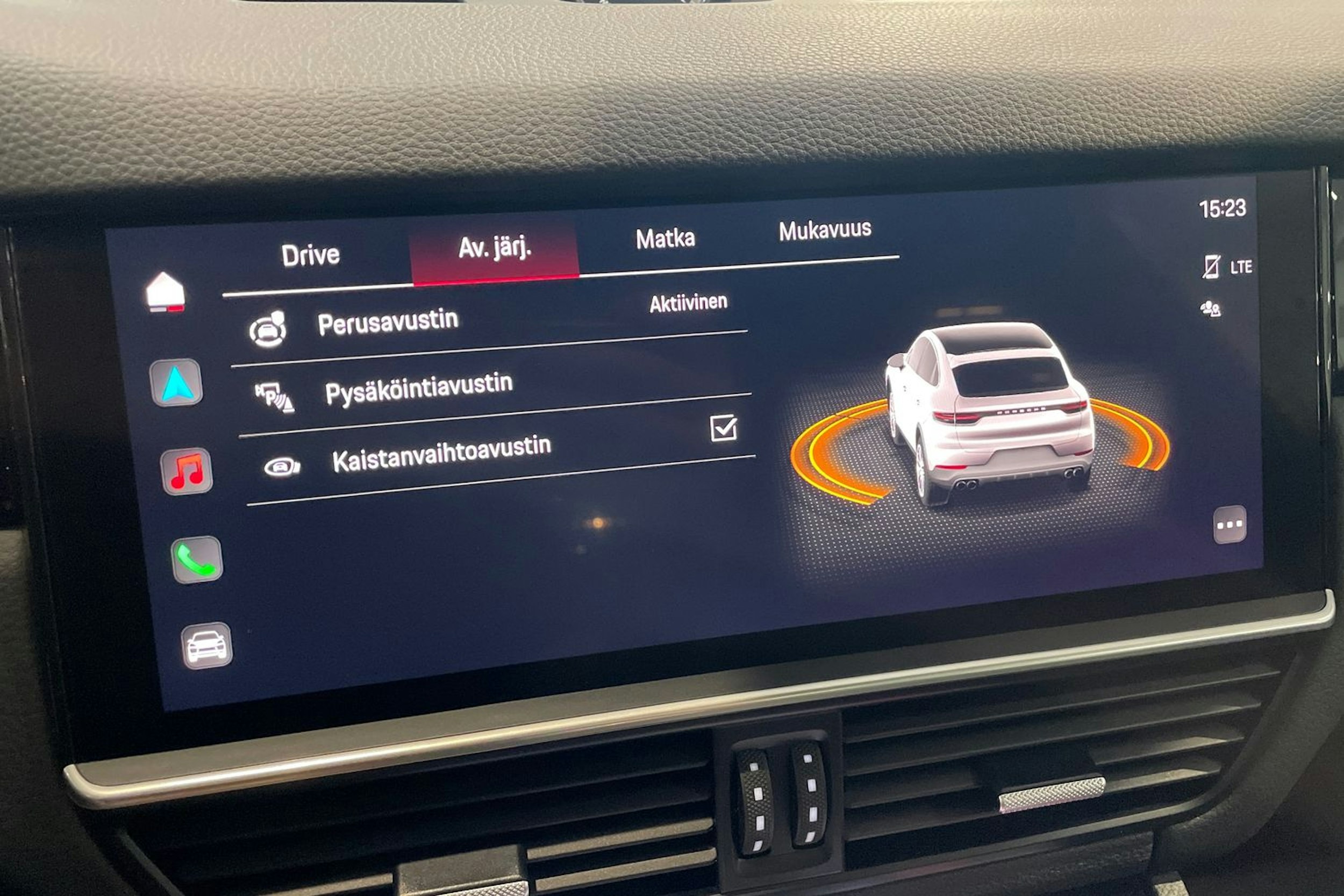 valkoinen Porsche Cayenne 2023 kuva 14.