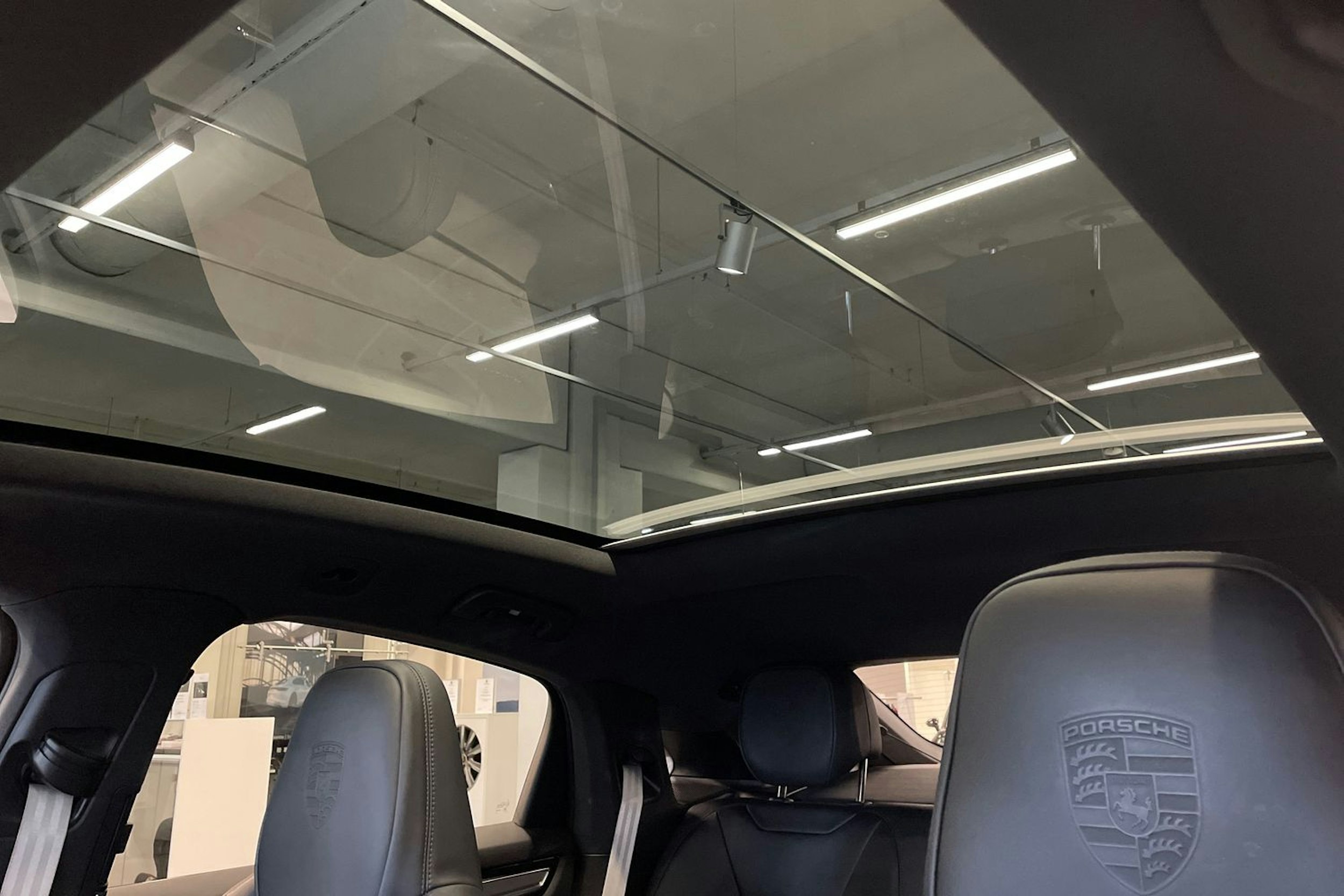 valkoinen Porsche Cayenne 2023 kuva 19.