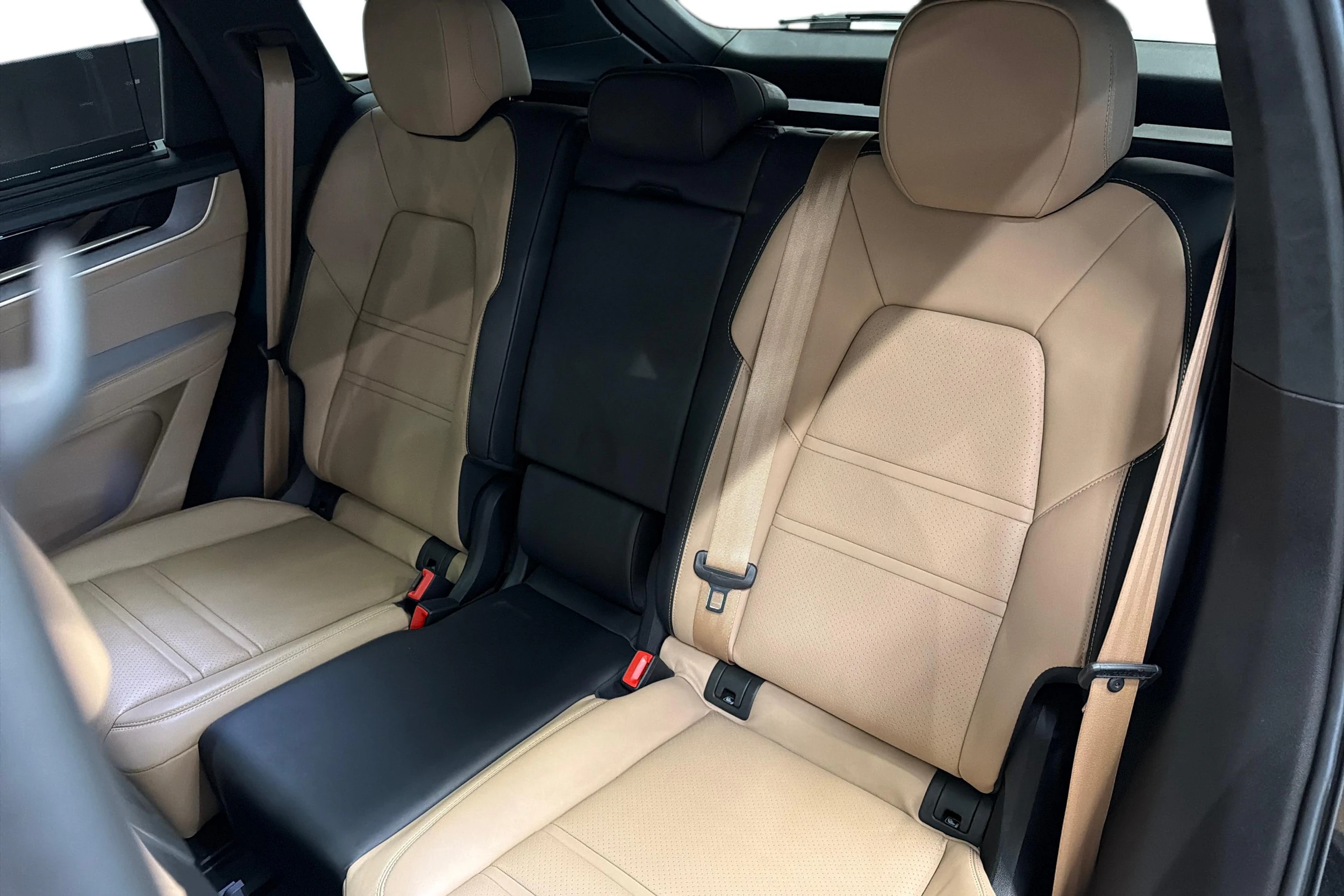 Musta Porsche Cayenne 2024 kuva 8.