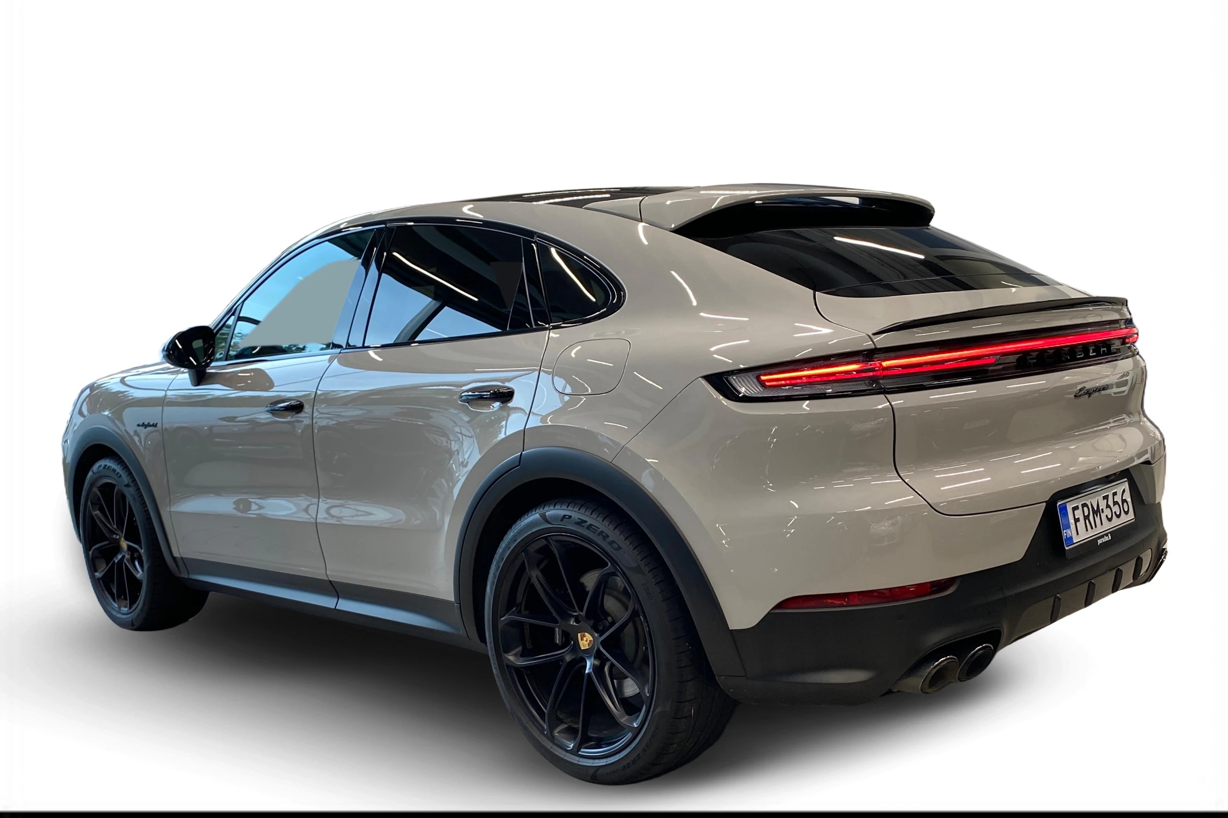 Harmaa Porsche Cayenne 2024 kuva 2.