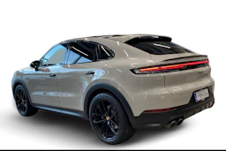 Harmaa Porsche Cayenne 2024 kuva 2.