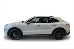 Harmaa Porsche Cayenne 2024 kuva 5.