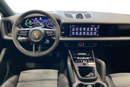 Harmaa Porsche Cayenne 2024 kuva 7.