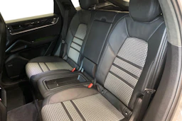 Harmaa Porsche Cayenne 2024 kuva 8.