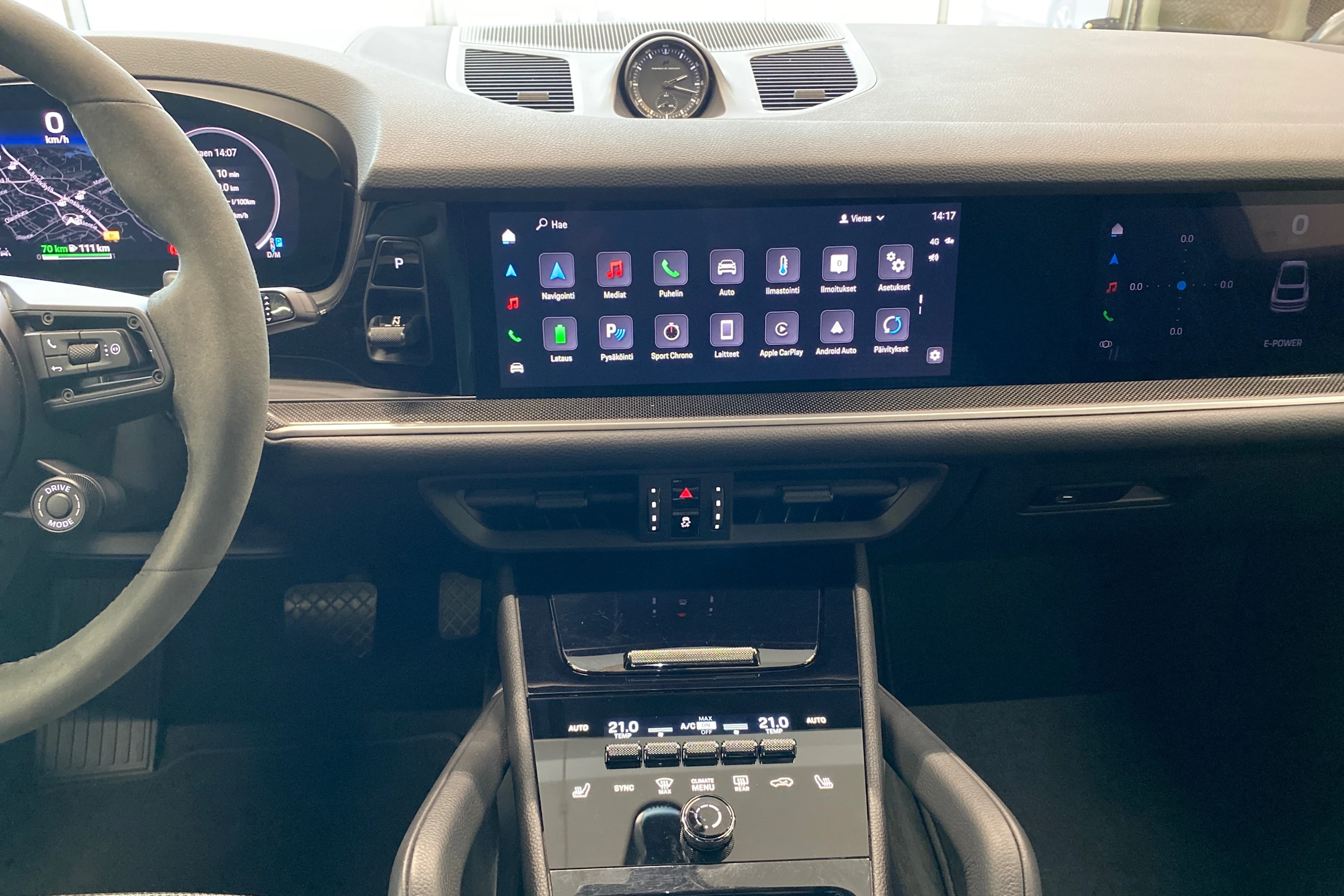 Harmaa Porsche Cayenne 2024 kuva 13.