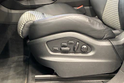 Harmaa Porsche Cayenne 2024 kuva 16.