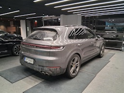 harmaa Porsche Cayenne 2024 kuva 3.