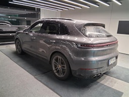 harmaa Porsche Cayenne 2024 kuva 4.