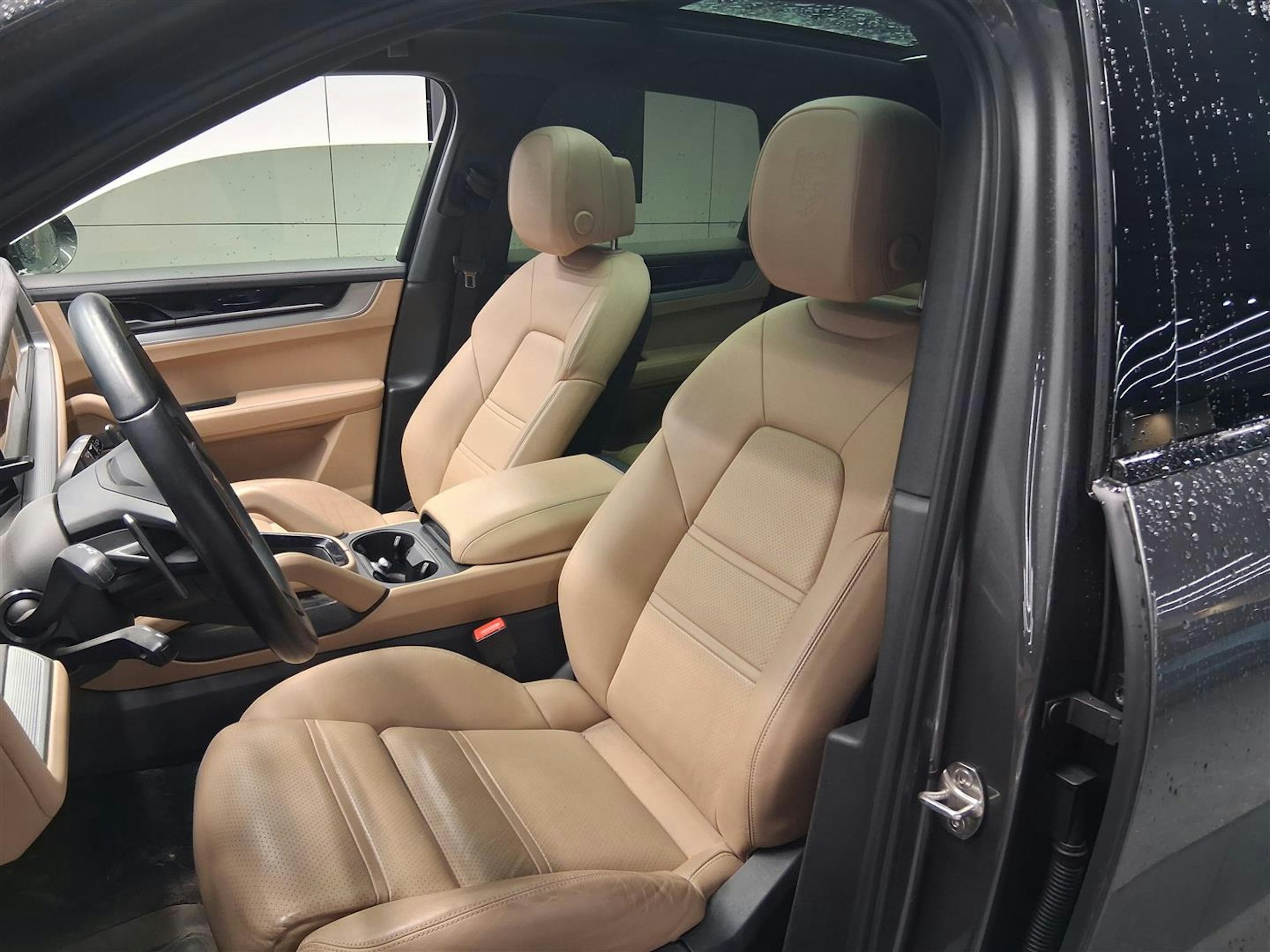 harmaa Porsche Cayenne 2024 kuva 5.