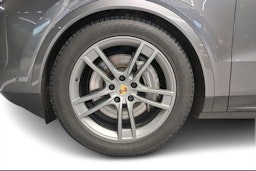 harmaa Porsche Cayenne 2024 kuva 9.