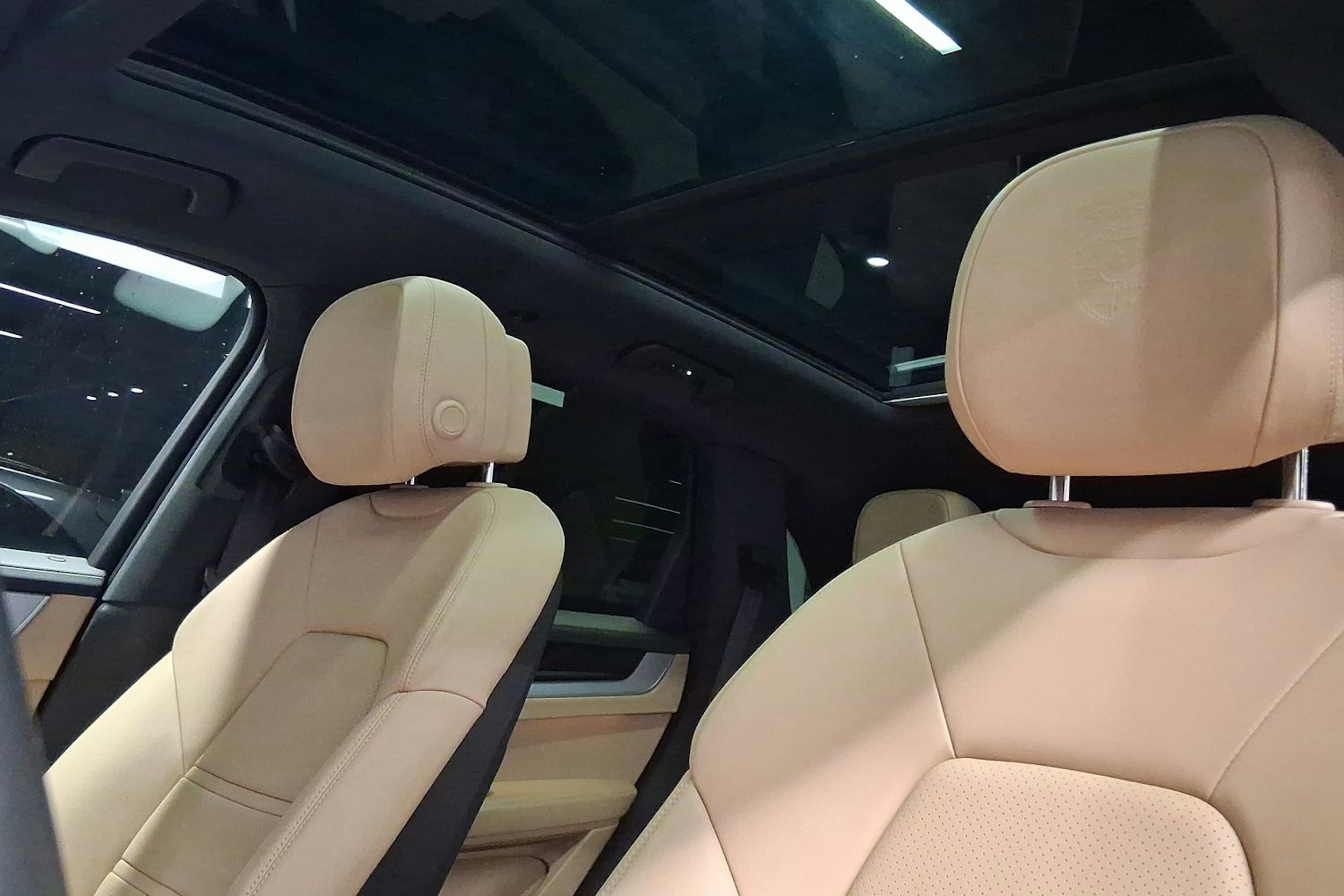 harmaa Porsche Cayenne 2024 kuva 12.