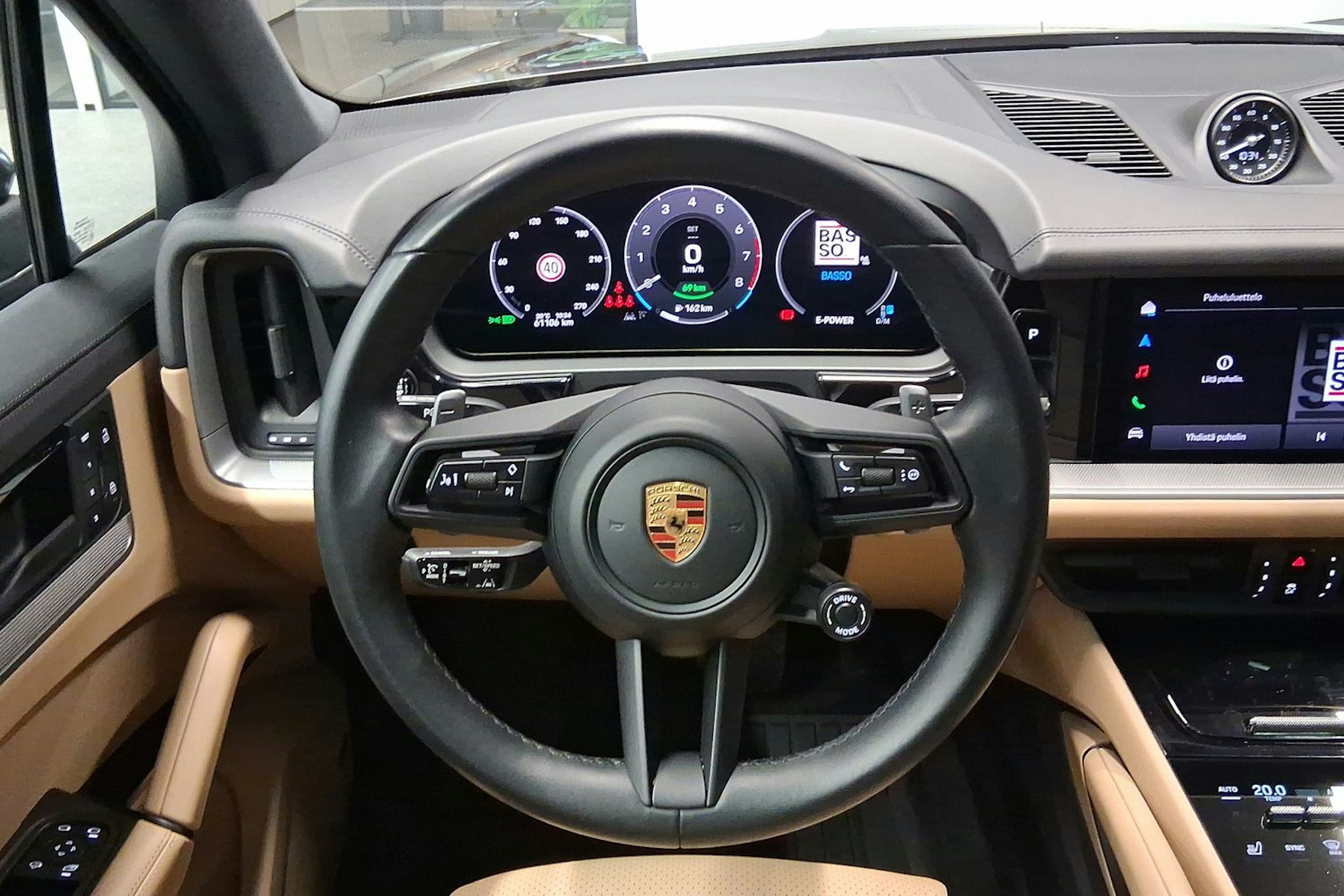 harmaa Porsche Cayenne 2024 kuva 13.