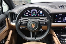 harmaa Porsche Cayenne 2024 kuva 13.