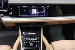 harmaa Porsche Cayenne 2024 kuva 14.