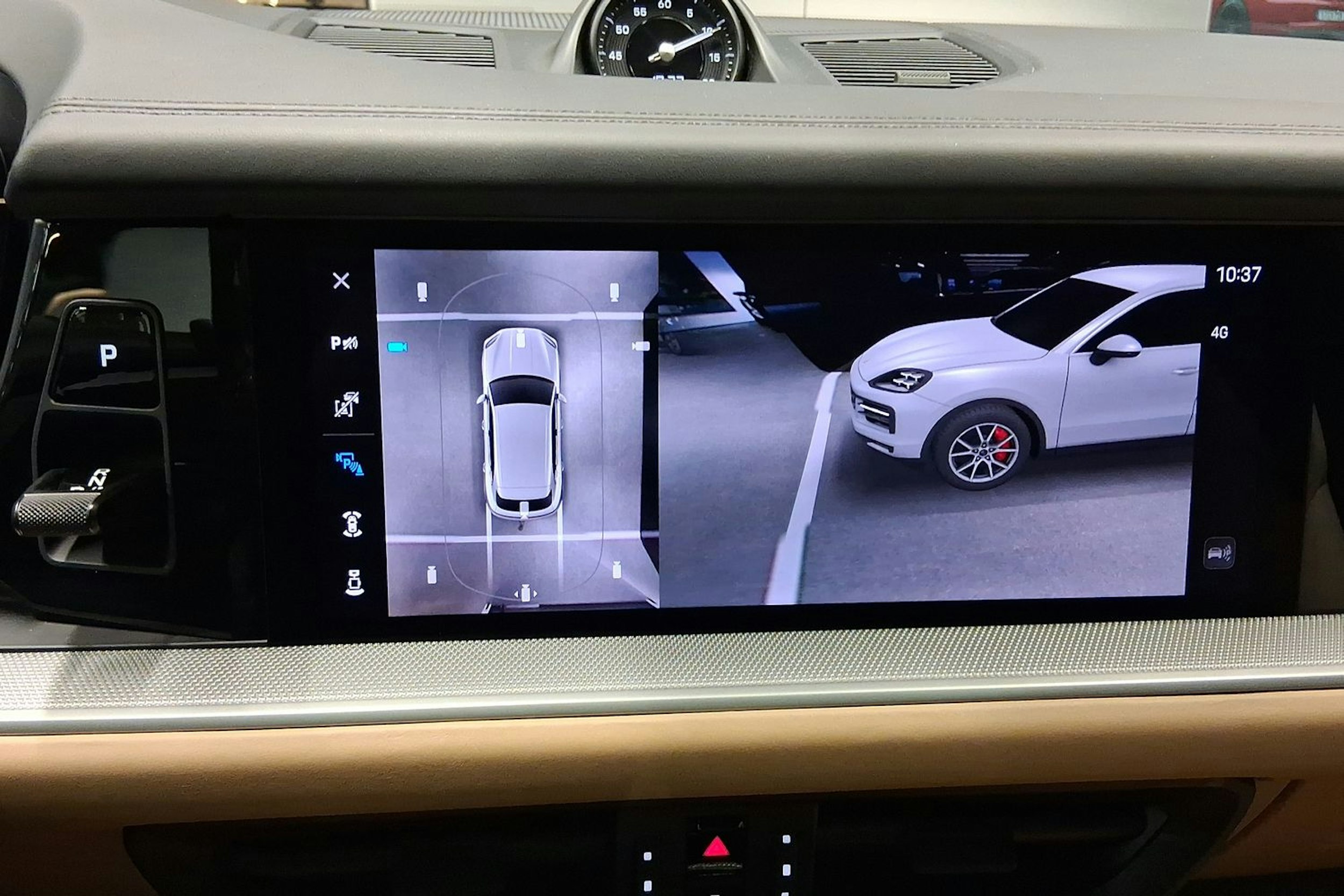 harmaa Porsche Cayenne 2024 kuva 16.