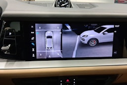 harmaa Porsche Cayenne 2024 kuva 16.