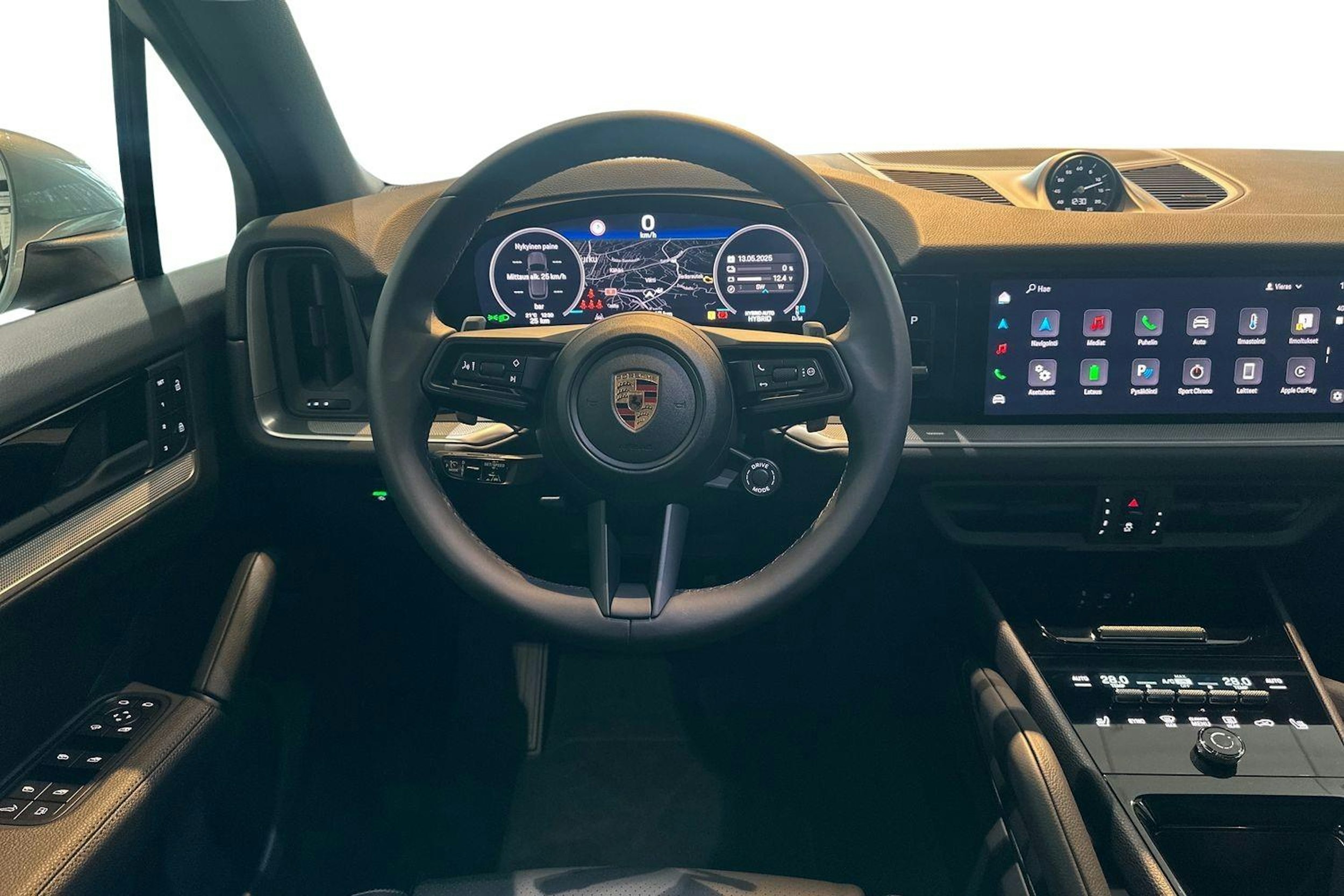 harmaa Porsche Cayenne 2024 kuva 7.