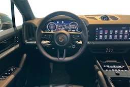 harmaa Porsche Cayenne 2024 kuva 7.