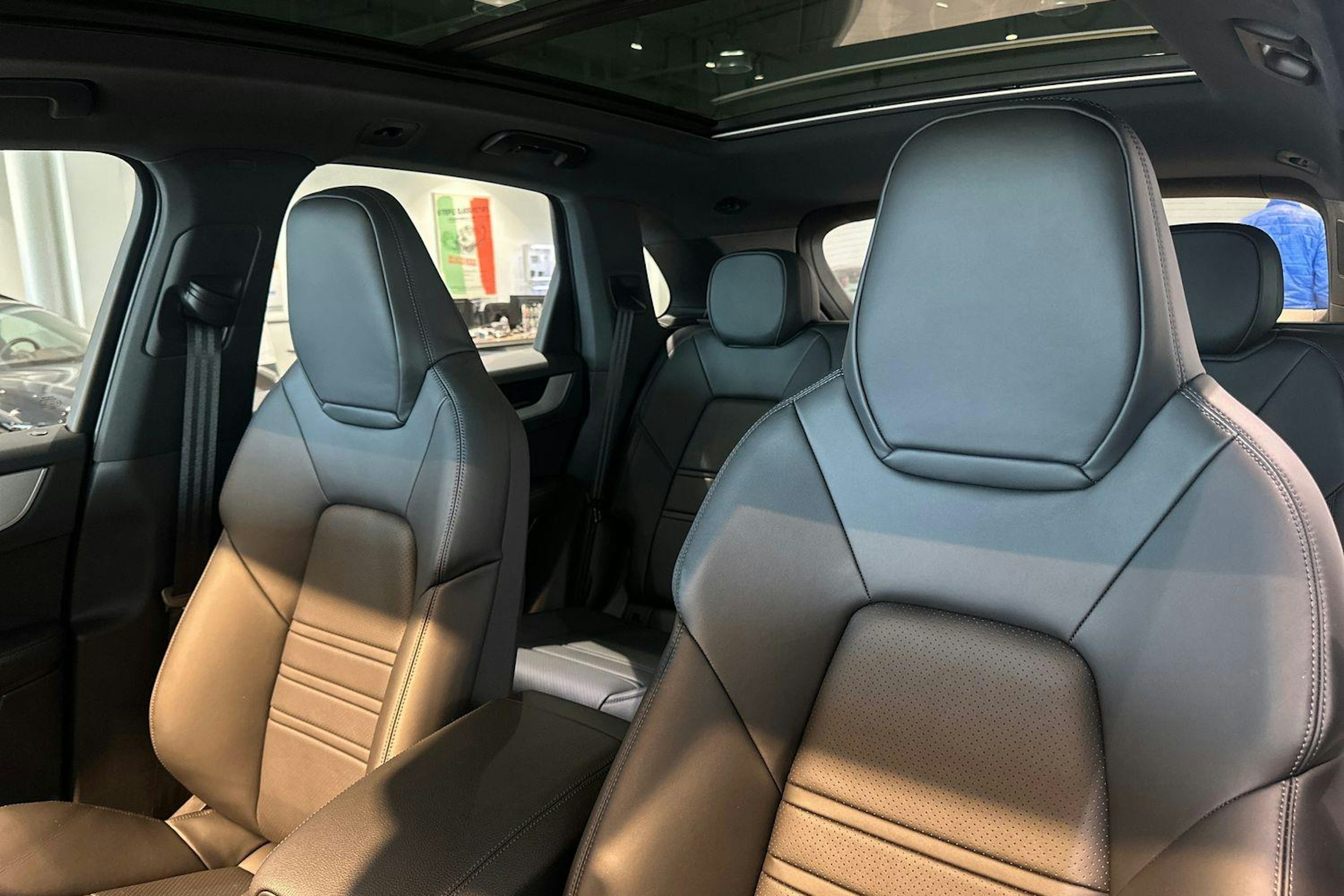 harmaa Porsche Cayenne 2024 kuva 10.