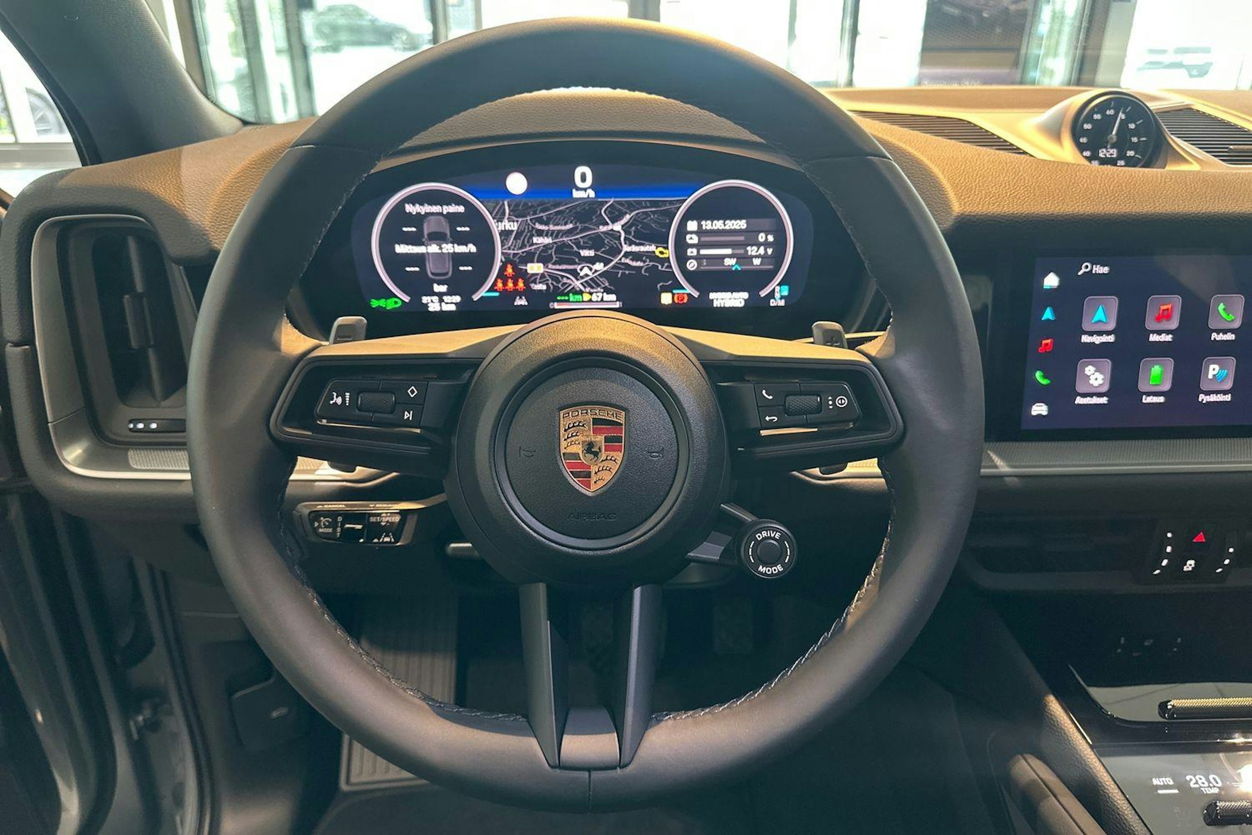 harmaa Porsche Cayenne 2024 kuva 12.