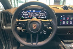harmaa Porsche Cayenne 2024 kuva 12.