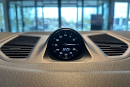 harmaa Porsche Cayenne 2024 kuva 13.