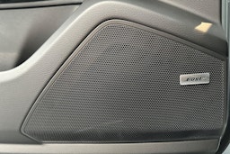 harmaa Porsche Cayenne 2024 kuva 15.