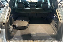 harmaa Porsche Cayenne 2024 kuva 16.