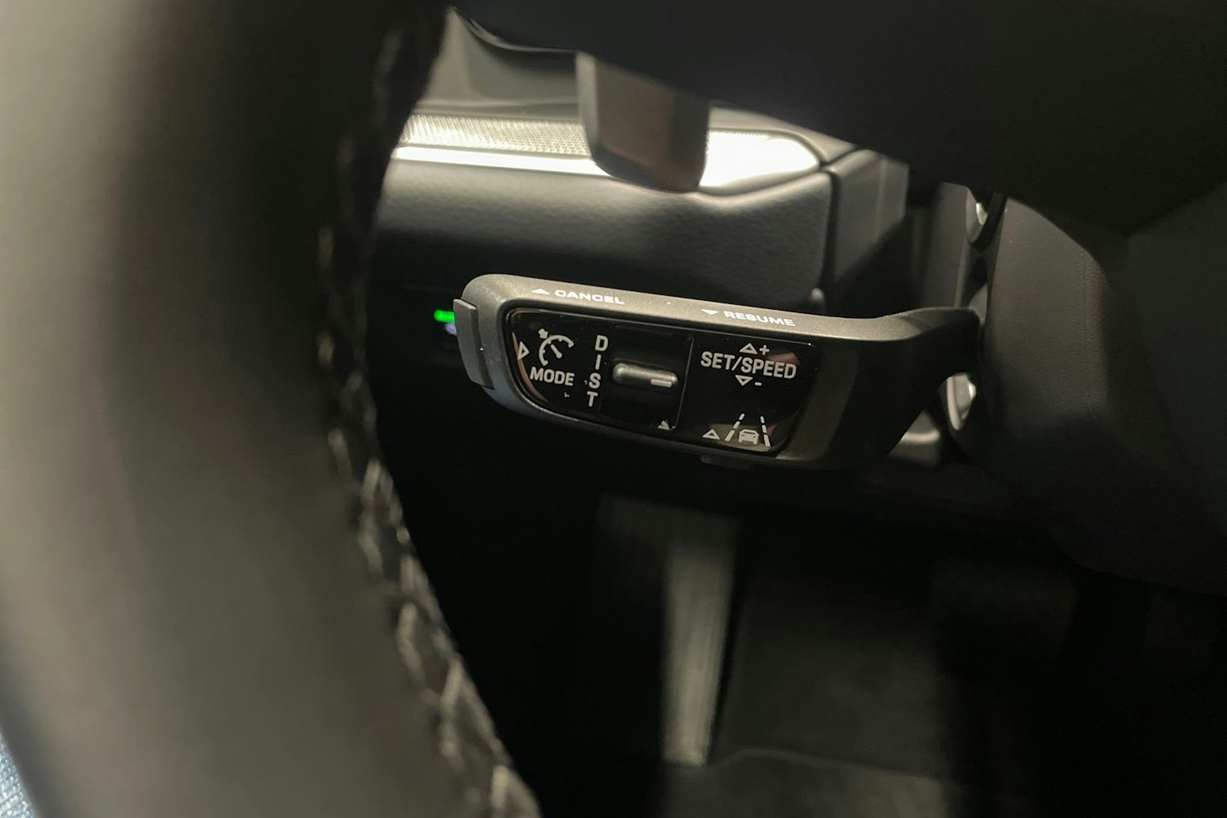 harmaa Porsche Cayenne 2024 kuva 17.