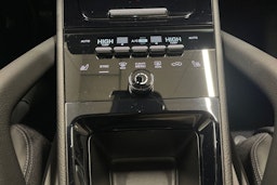 harmaa Porsche Cayenne 2024 kuva 20.