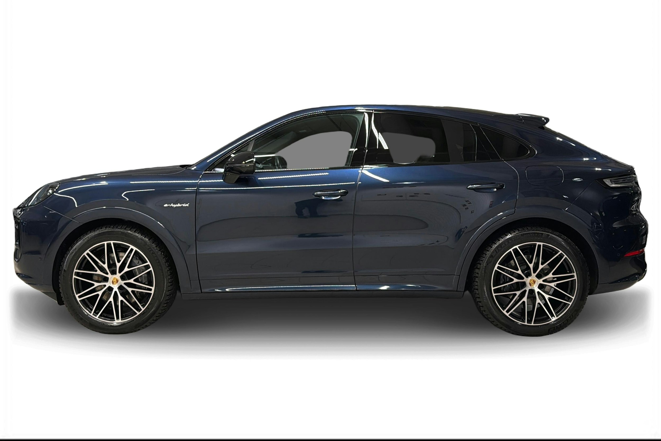 sininen Porsche Cayenne 2024 kuva 6.