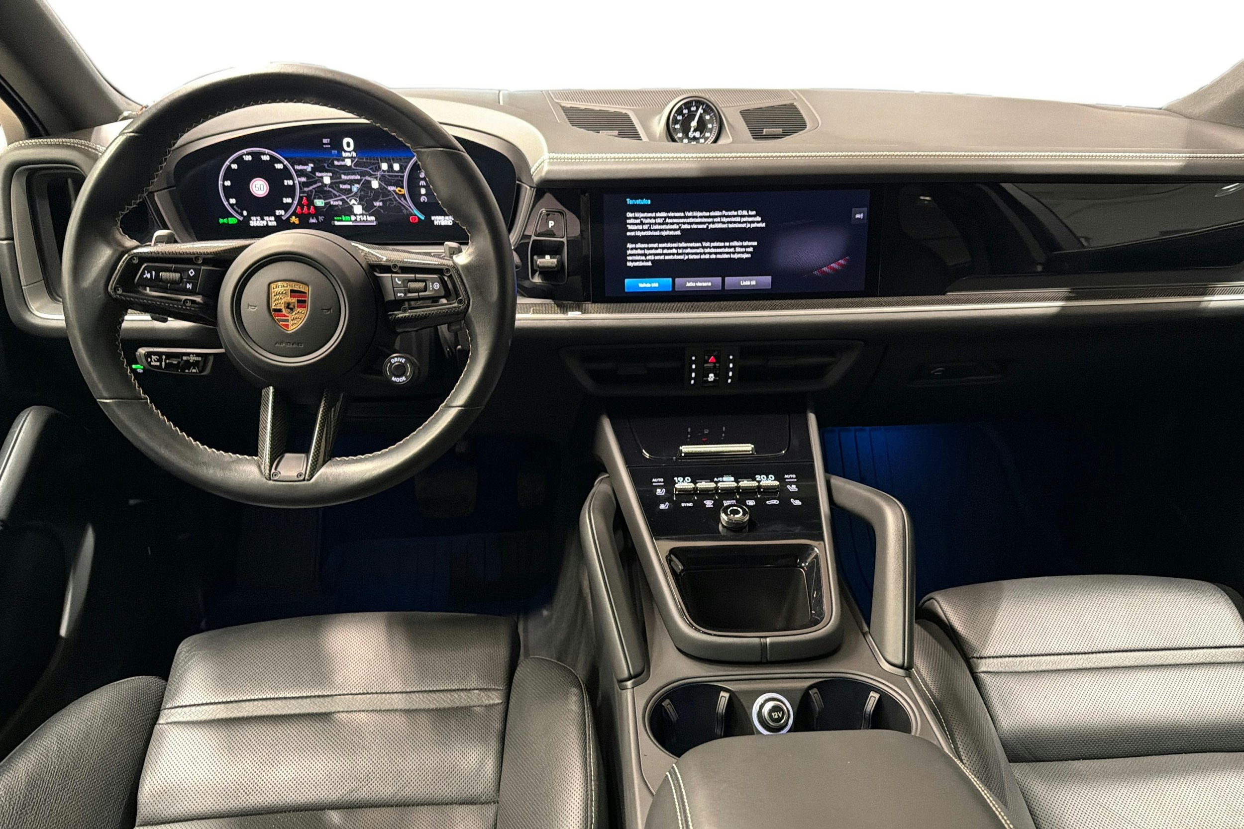 sininen Porsche Cayenne 2024 kuva 8.